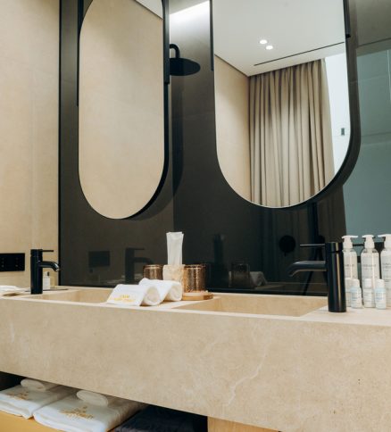 Crystal Bath Suite №102