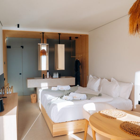 Romantic Luxury Suite №001 / №002