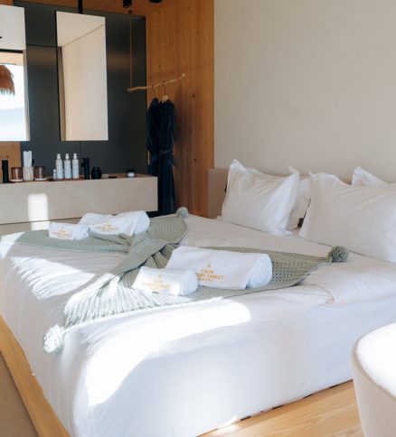 Romantic Luxury Suite №001 / №002